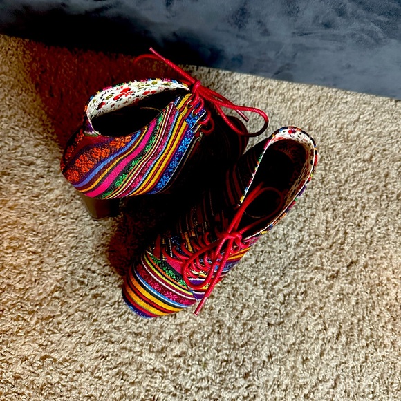 Vintage multi color Tribal platform - Picture 2 of 6